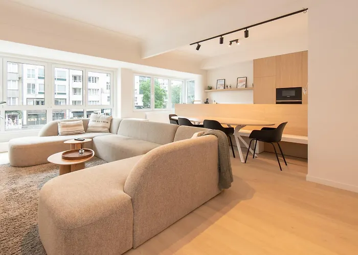 Deluxe 3 Bedrooms Apartment With Casino View At The Beach And Free Parking